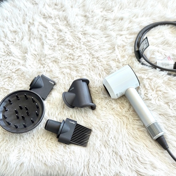 Dyson Supersonic Hair Dryer with 4 Attachments – White/Silver - Picture 1 of 5